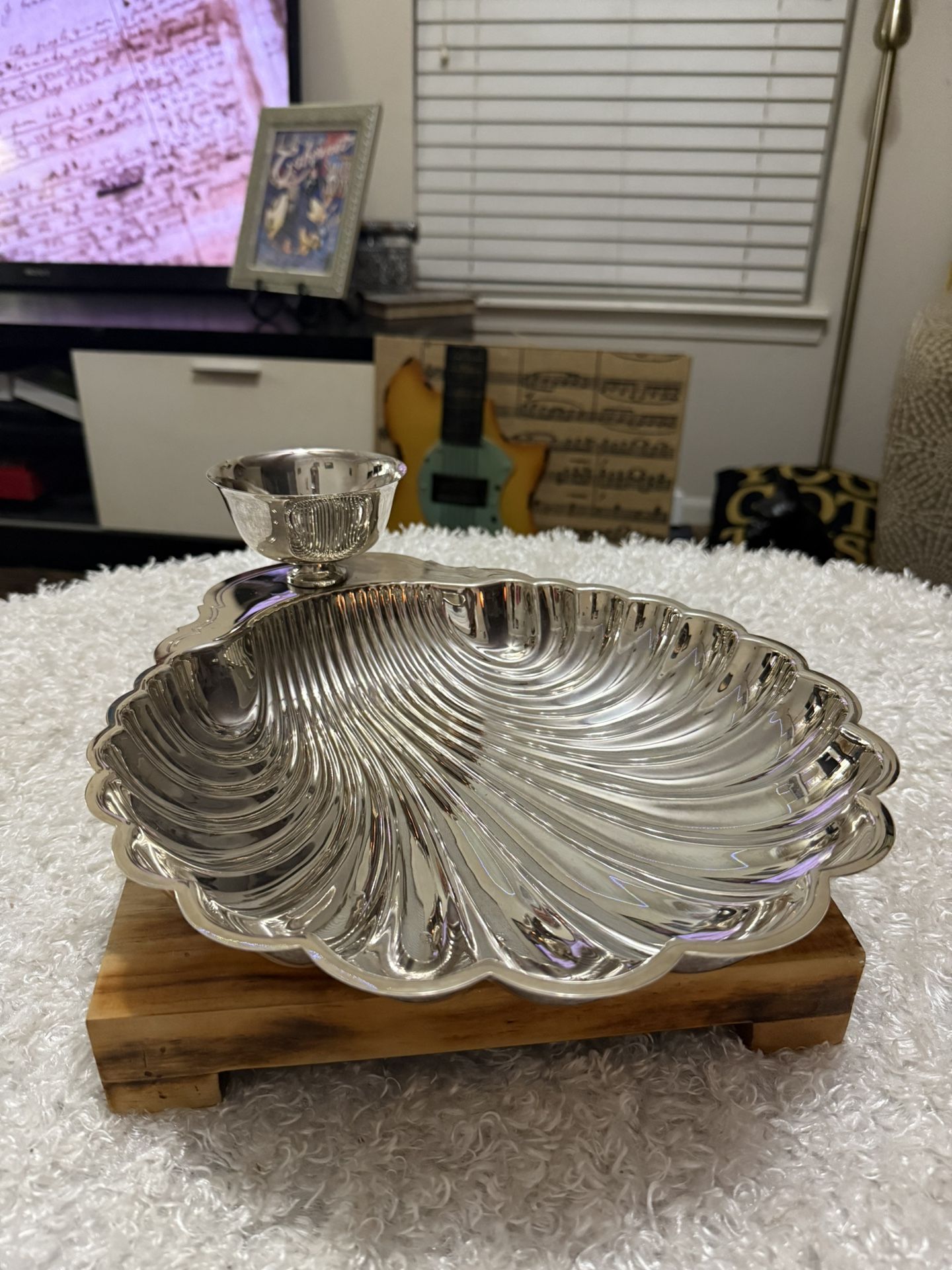 A Victorian Silver Plate Appetizer Shrimp Serving Dish made by WM Rogers Silver.