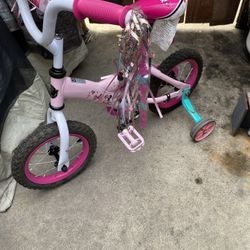 Huffy Disney Minnie Mouse Kids' Bike - 12" Wheels - Training Wheels 