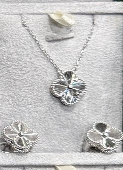 Authentic Van Cleef Set