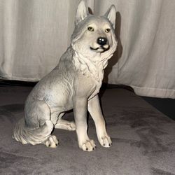 Wolf Statue Figure 
