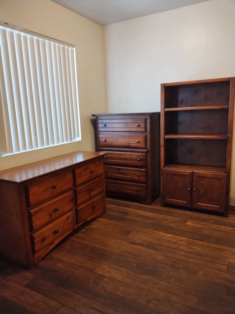 Dresser & Chest 