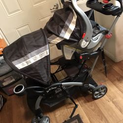 Double sit in Stan’s stroller with infant carrier
