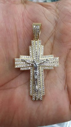 14k Gold Cross CZ stones high quality 9.5 grams 3 inch long