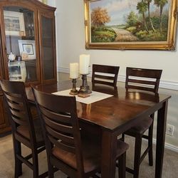 Dinning Table And 4 Bar Stools 