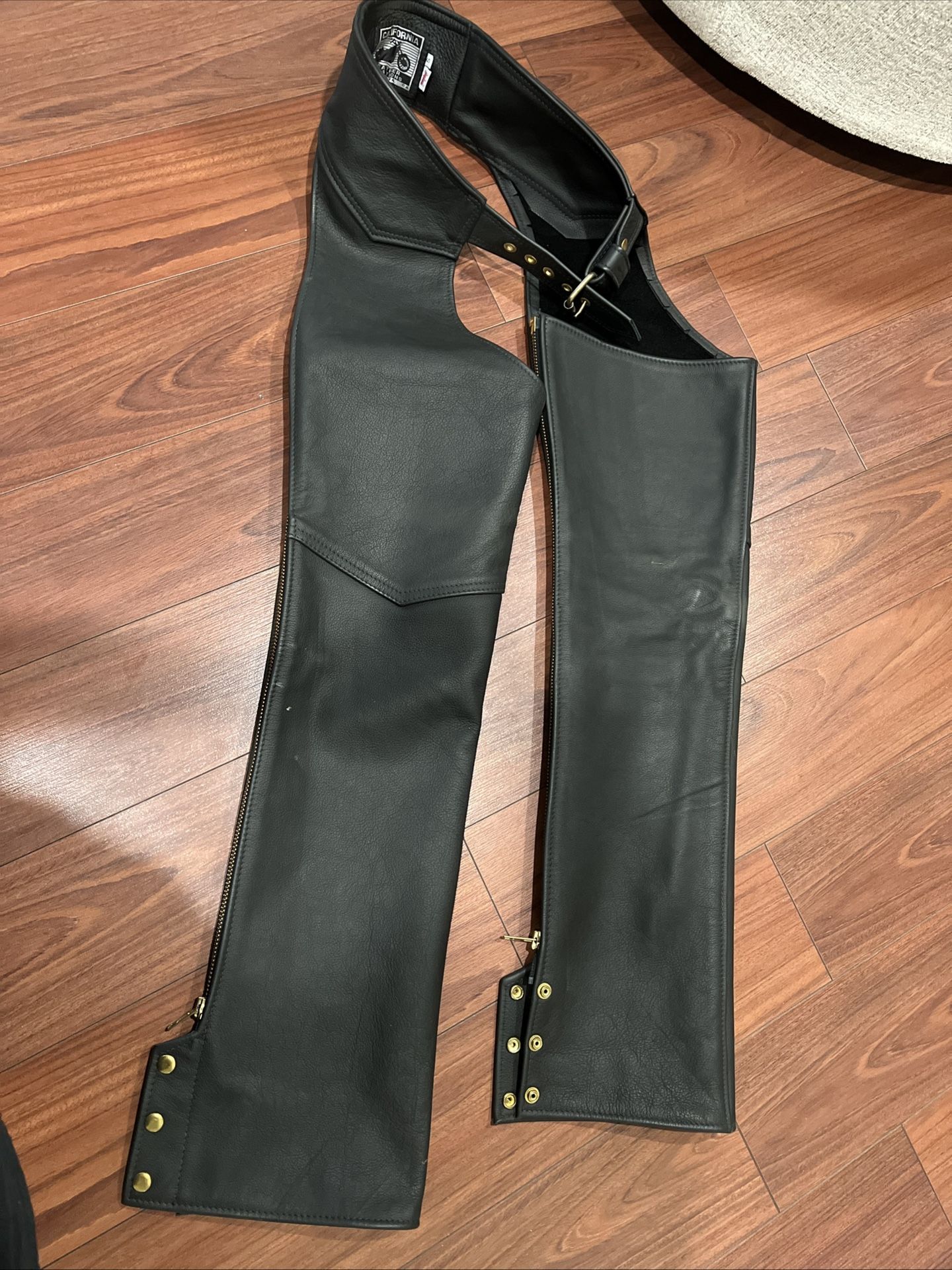 CALIFORNIA CREATIONS LEATHER MOTORCYCLE CHAPS SIZE Small MADE IN USA