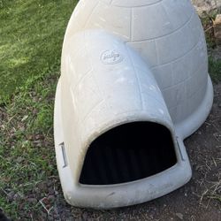 Igloo Dog House