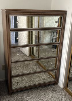 5 DRAWER MIRRORED DRESSER
