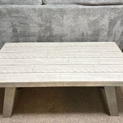 ! Signature Design by Ashley Noorbrook Table Set Of 3