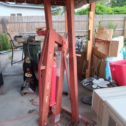 4000 Lbs Lift With 8 Ton Pump. Make Me An Offer 