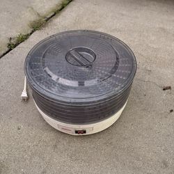 Dehydrator