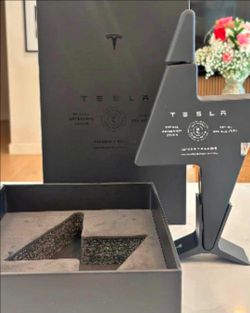Mezcal Tesla Collectible Bottle