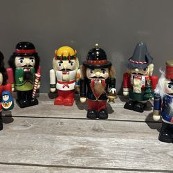 VINTAGE Strasburg Set of 6 Nutcrackers - Represents England,France,Germany, Ireland, Russia, Sweden