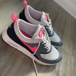 Women’s Nike Sneakers Sz 9.5