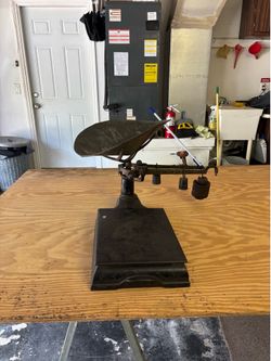 ANTIQUE STORE SCALE