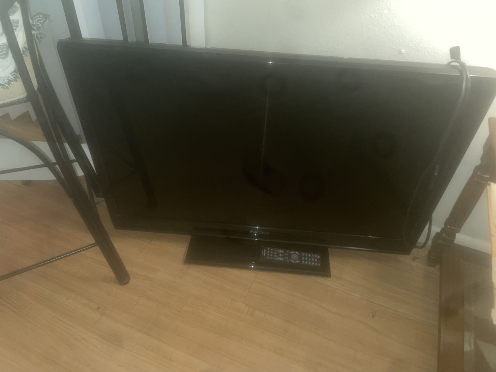 Insigna 42” LED Full HDTV With Stand And Remote