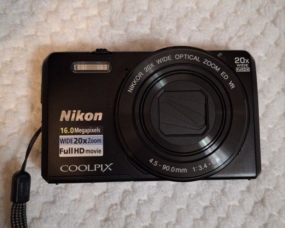 Nikon Coolpix S7000 Digital Camera 16mp