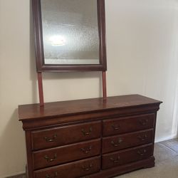 6 Drawer Dresser W/ Attaching Mirror 