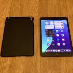 Apple iPad 9th Gen 64GB WiFi Space Gray w/ Black Silicone Case