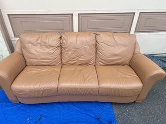 Natuzzi Leather Couch, 3 Person, Delivery Possible