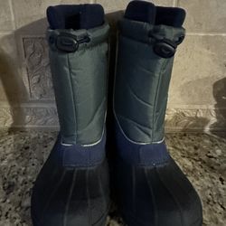 BRAND NEW - Columbia Snow Shoes - Size 7 
