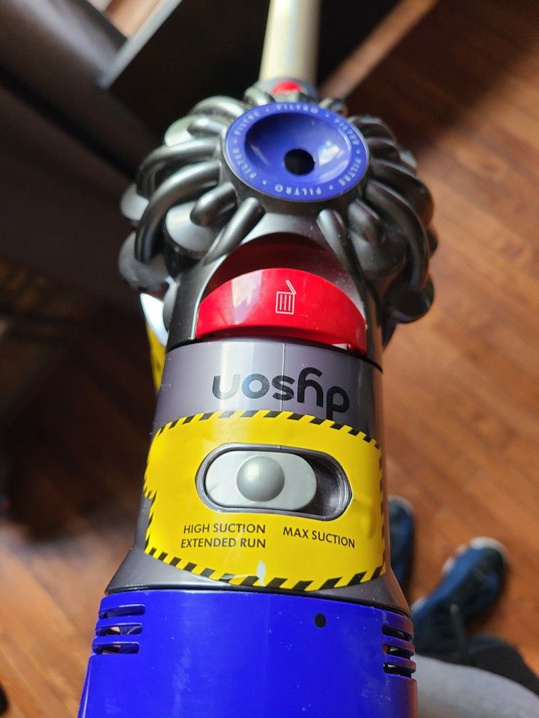 Dyson Vacuum Cleaner . Cordless 