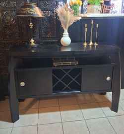 Server// buffet table