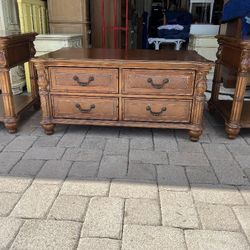 Broyhill Coctail Table Set 