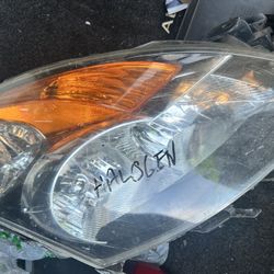 Nissan Altima Sedan 2009 Right Headlight And D2 Halogen Light Bulbs