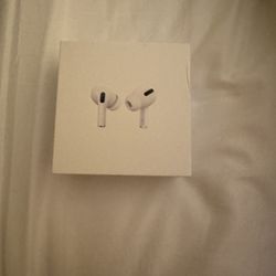 Apple AirPods Pro (1st Gen) – Wireless Charging Case – Excellent Condition