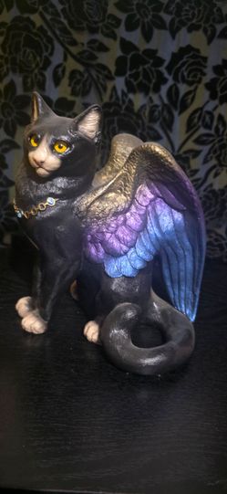 Windstone Editions Large Bird-Winged Flap Cat