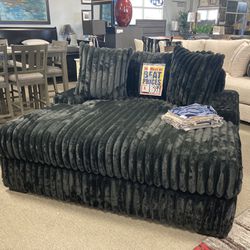 black sofa 🧸🖤 $1,299