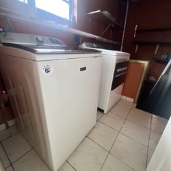 Maytags WASHER & DRYER SET In Westchester 