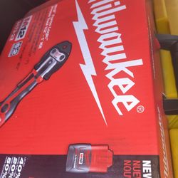 Milwaukee m12 force logic press tool
