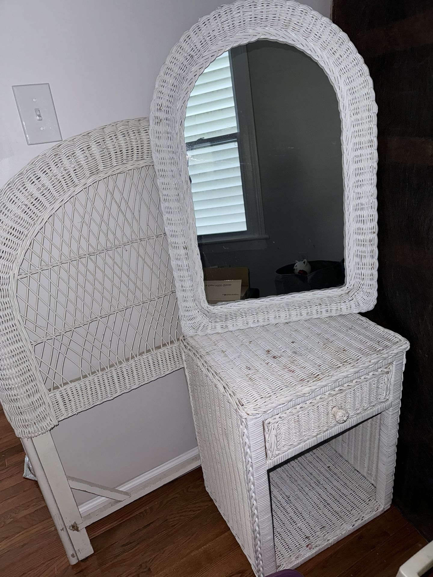 White Wicker Twin Bedroom Set