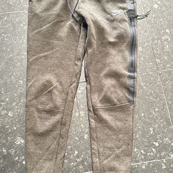 Women’s Nike Tech Fleece (Small )