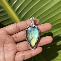 Wire Wrapped Labradorite Pendant 