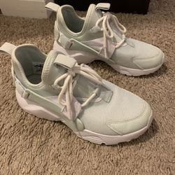 Women’s Nike Shoes Size 6.5