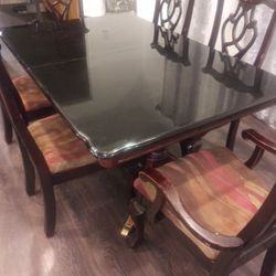 6 chair dinning table with extenccion