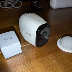 Arlo Pro HD Add-on Camera VMC4030 W Battery and Magnet Stand