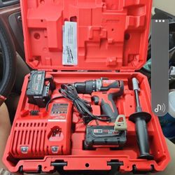 Milwaukee 2902-02 Hammer Drill Driver Kit 