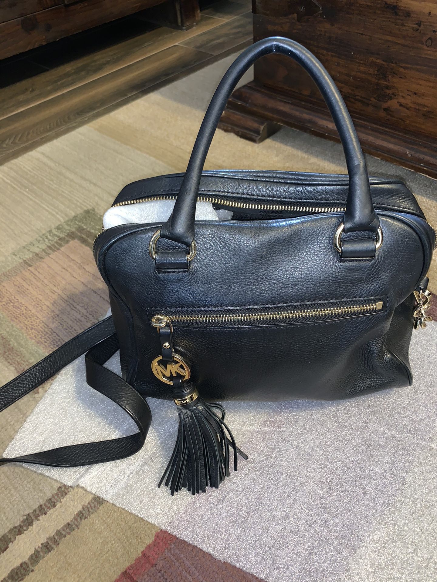 Black Michael Kors Crossbody Bag