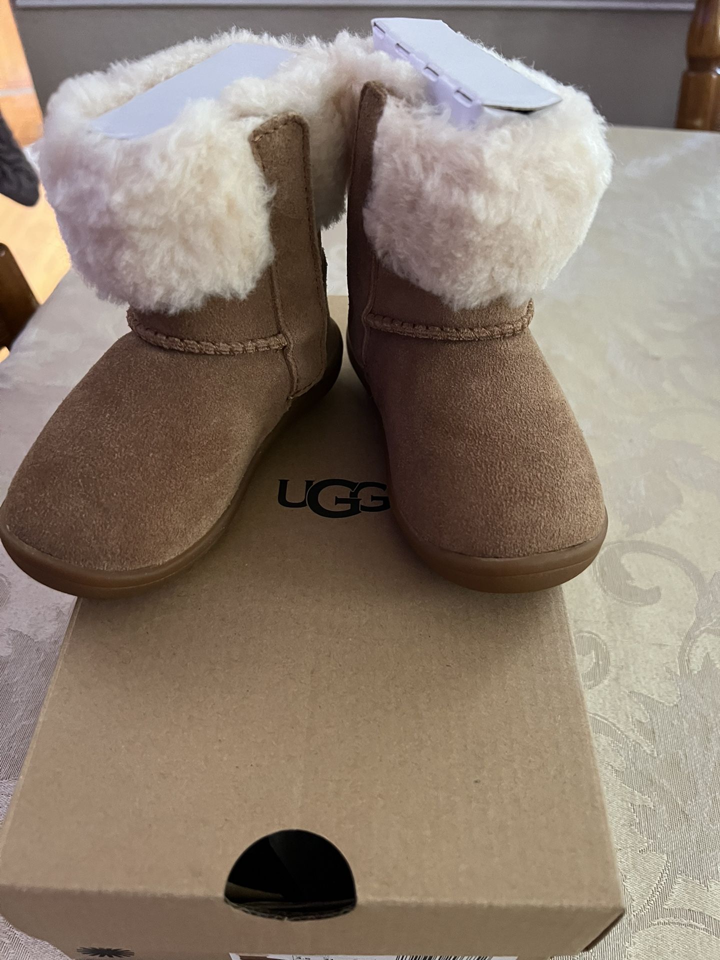 Uggs Sammee Size 5