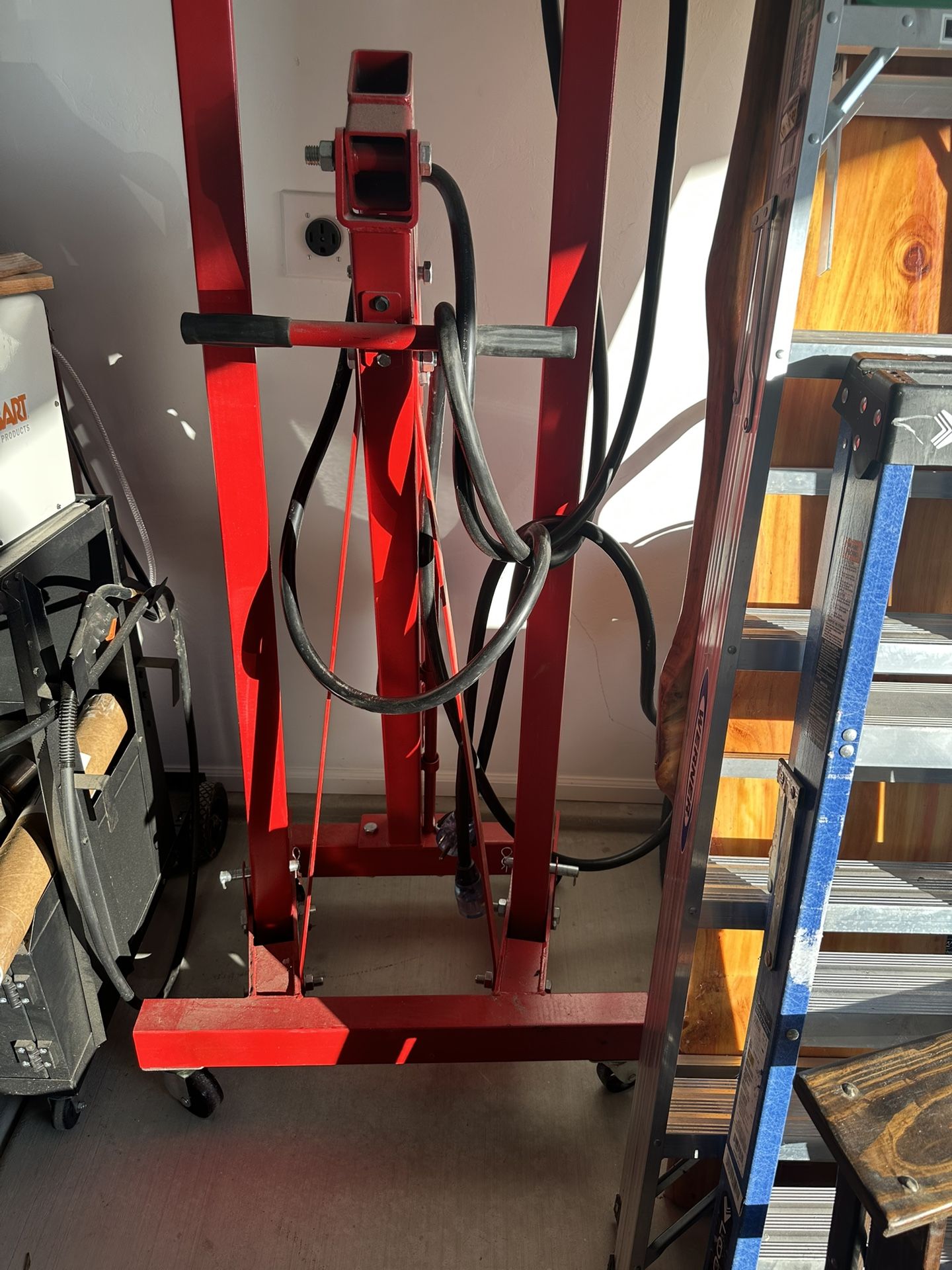 Strongway 1 Ton Engine Hoist