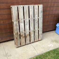 Free Stuff Graco Car Seat , 2 Containers & A Pallet 