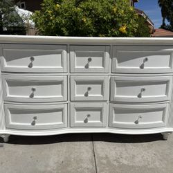 White 9 Drawer Dresser Chest of Drawers Furniture Good Condition 