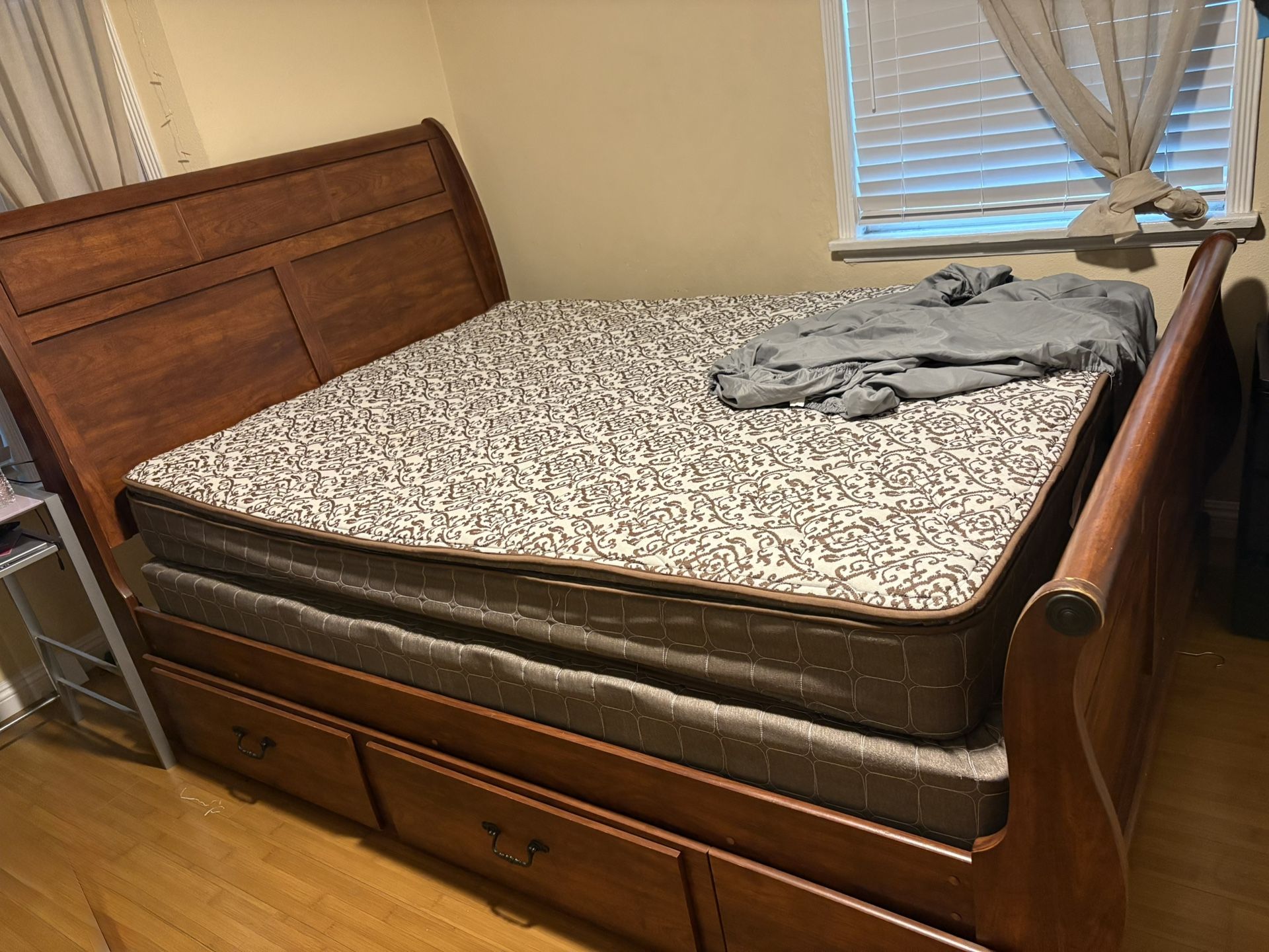 Queen Size Bed Everything Included