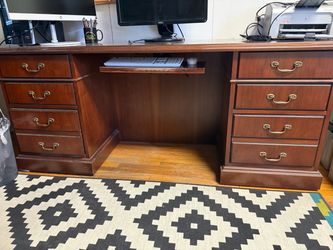 Free desk