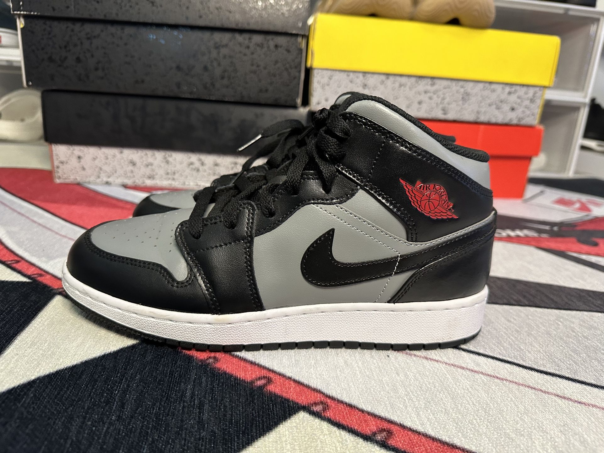 Jordan 1 Mid Grey
