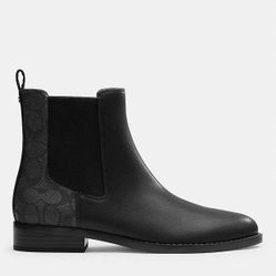 Size 9 Meredith Bootie In Signature Canvas In Box