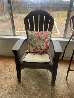 Stackable patio chairs